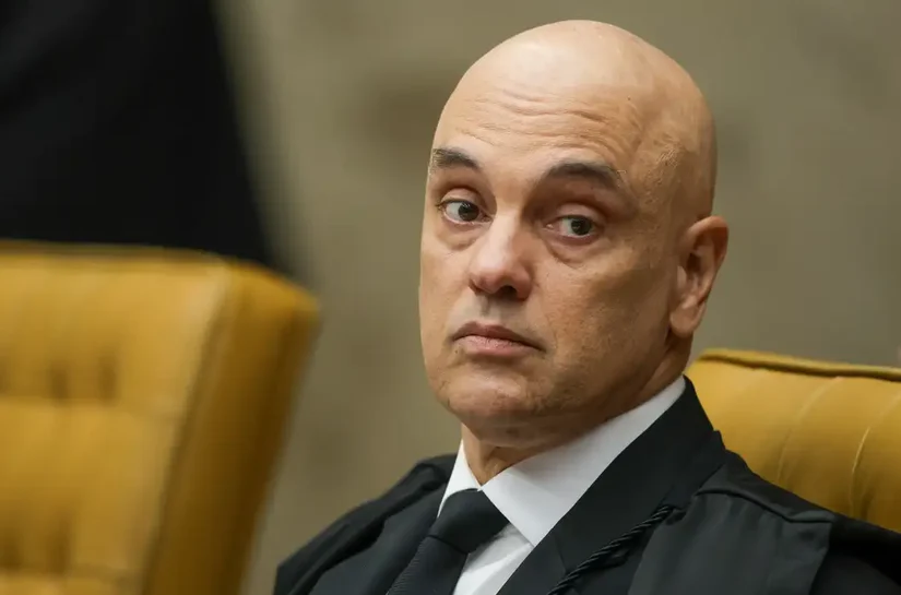 Moraes decreta prisão domiciliar de Bolsonaro