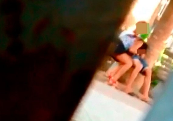 Casal é flagrando fazendo sexo oral em praça no centro de Arapiraca