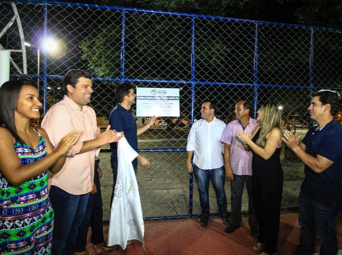 Rui Palmeira entrega centro de esporte e lazer no Salvador Lyra