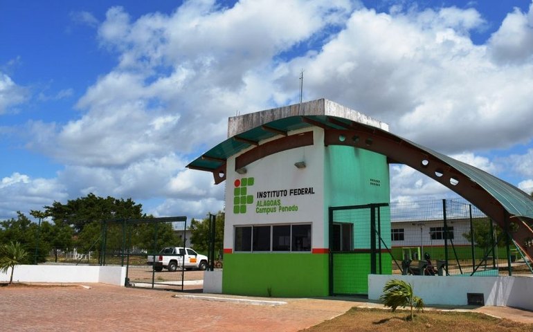 Prefeitura de Penedo leva serviços para estudantes do Ifal