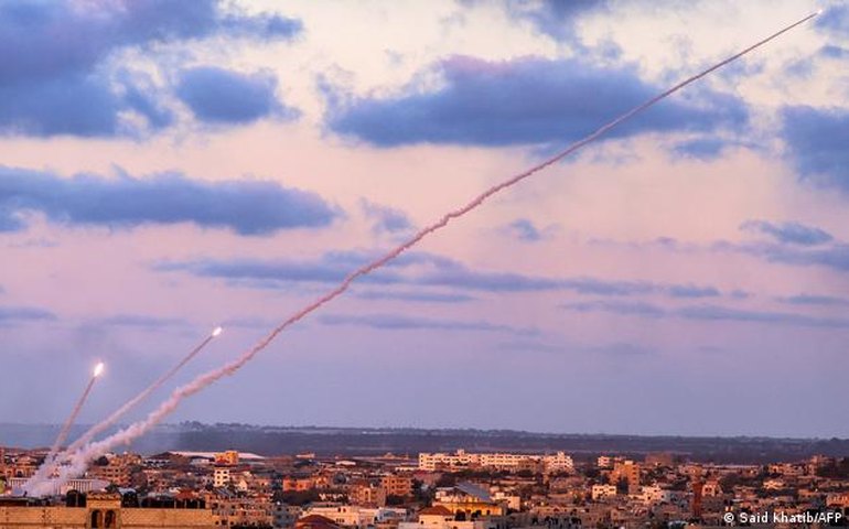 Israel lança ataques aéreos sobre o Líbano, em resposta a foguetes