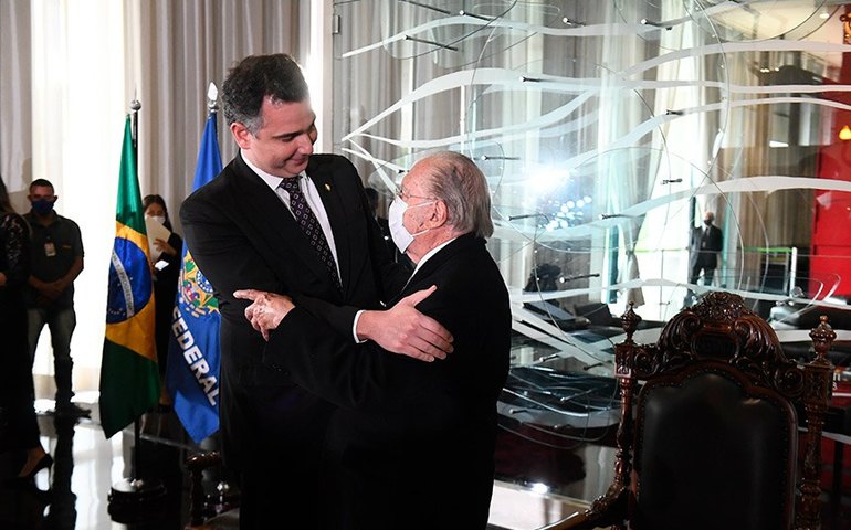 Pacheco homenageia ex-presidente José Sarney, que completou 93 anos