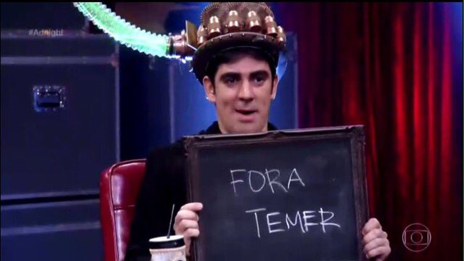 Marcelo Adnet escreve “Fora Temer” no “Adnight”
