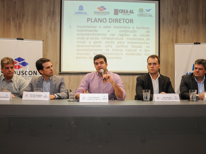 Prefeito Rui Palmeira discute o crescimento de Maceió no Sinduscon