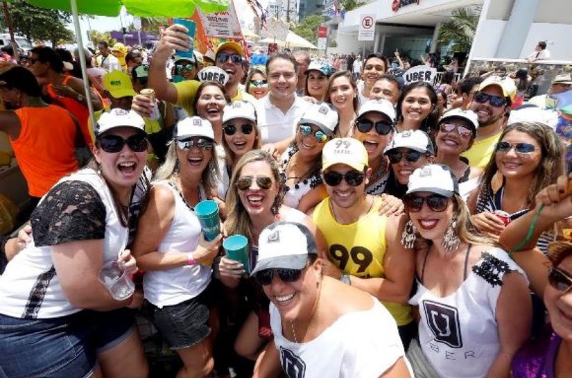 “Eterno Pinto” conquista a avenida e ganha o coração dos foliões