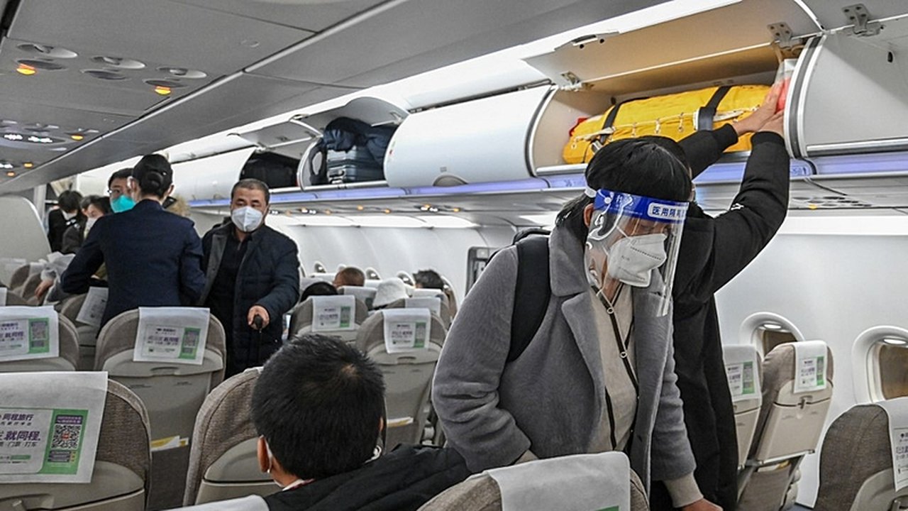 China deixa de exigir teste para covid-19 de viajantes internacionais
