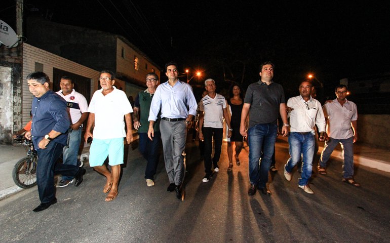 Rui Palmeira entrega mais ruas drenadas e pavimentadas na parte alta de Maceió