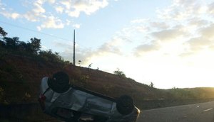 carro capotado