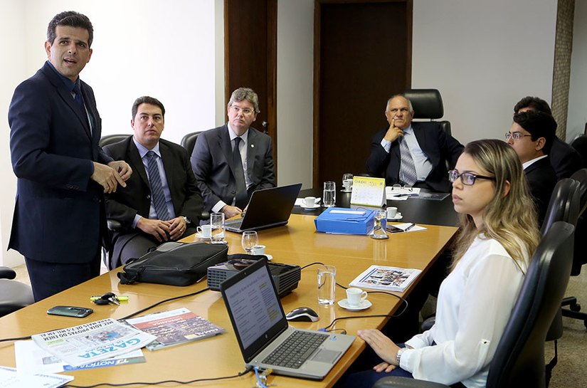Equipe de transição discute demandas e estratégias para o biênio 2017-2018