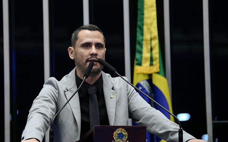 Cleitinho defende convocação da ministra da Saúde para explicar gastos