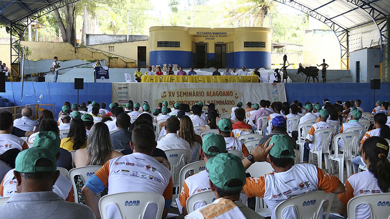 Seminário difundiu conhecimento sobre Apicultura e Meliponicultura em Santana