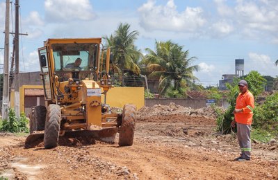 Prefeitura de Maceió inicia terraplanagem em ruas do Gama Lins
