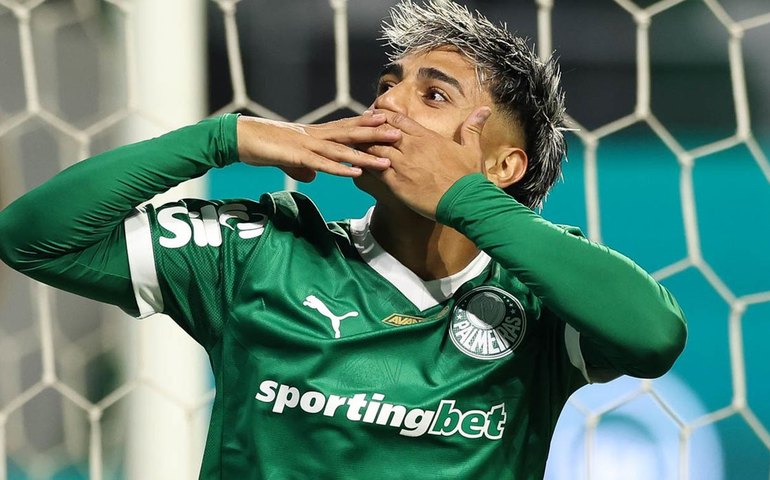 Palmeiras bate o Grêmio e cola em Cruzeiro e Flamengo no Brasileirão