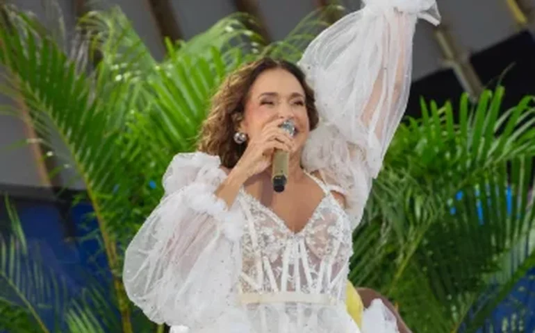 Daniela Mercury celebra 30 anos da Parada LGBTQIA+ do Rio com show político e homenagens à Preta Gil e Marielle Franco