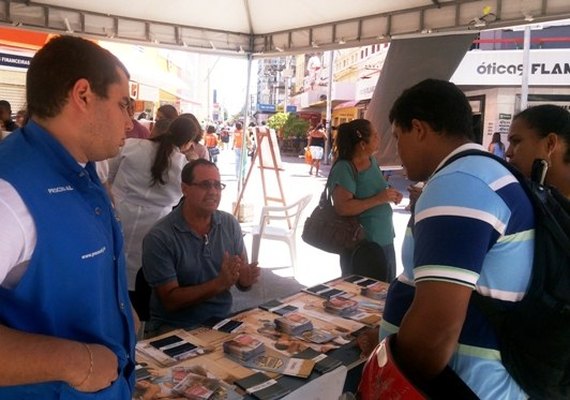 Consumidores do Centro têm acesso a informações sobre direitos do consumidor