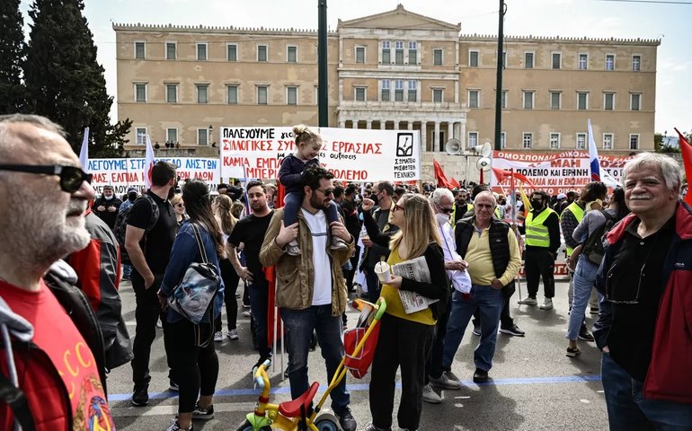 Grécia tem greve de 24 horas contra inflação elevada e por aumentos salariais