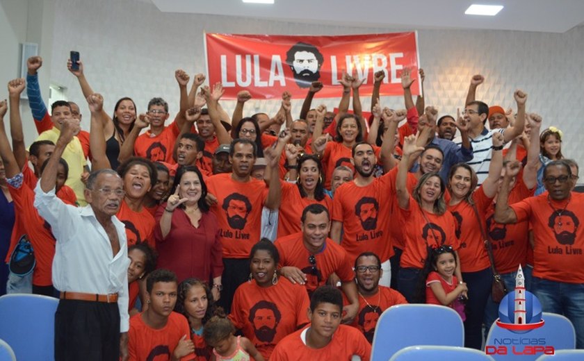 Manifestação do MST por &#8216;Lula livre&#8217; causa longo engarrafamento em Brasília