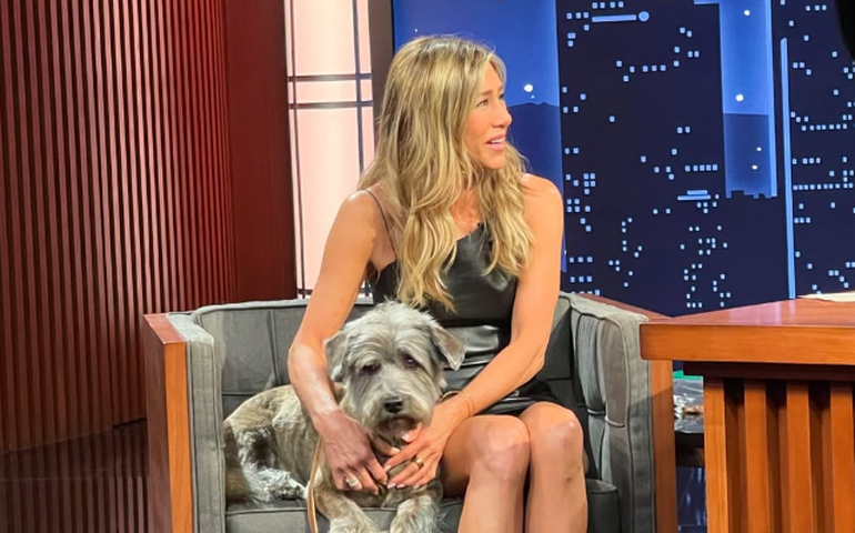 Jennifer Aniston revela que pai tentou impedi-la de seguir carreira artística: 'Você só vai enfrentar rejeição'