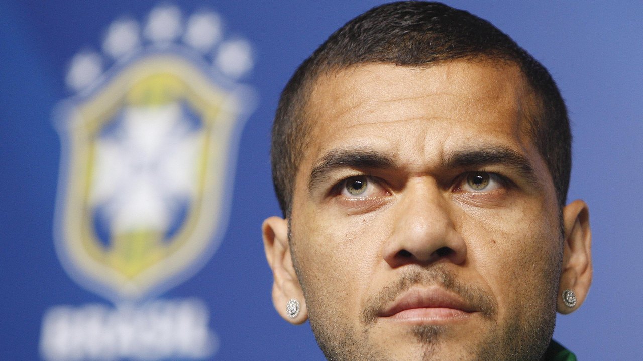Daniel Alves cobra mais atitude das pessoas para combater o racismo