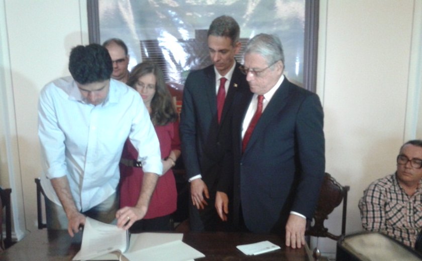 Presidente da Adufal prestigia lançamento da pedra fundamental do Pólo de Tecnologia de Jaraguá