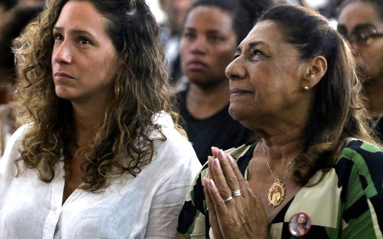 Envolvimento de delegado surpreende famílias de Marielle e Anderson