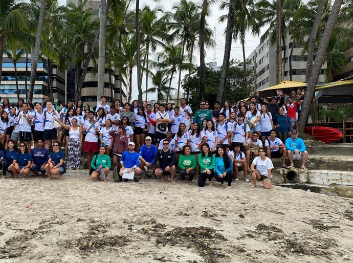 Conduta Responsável: IMA leva 130 estudantes para aula de campo nas piscinas naturais da Pajuçara