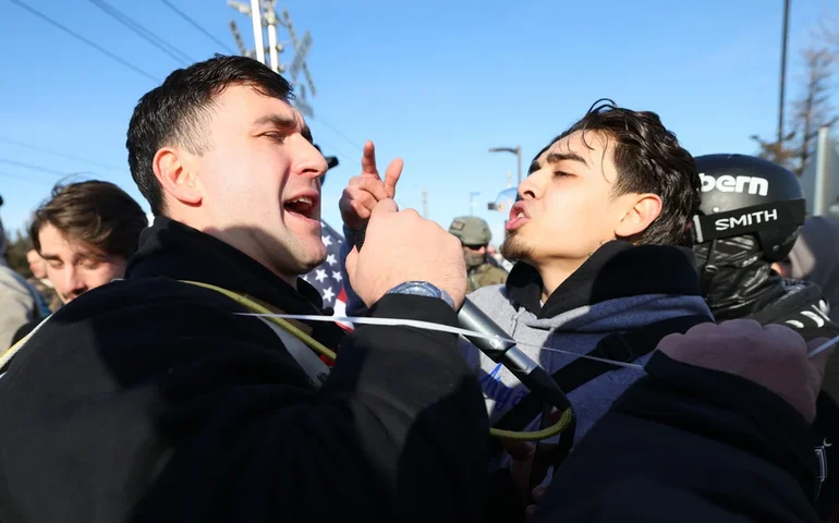 Novo vídeo do tiroteio fatal no ICE em Minnesota, da perspectiva do policial, traz novo escrutínio