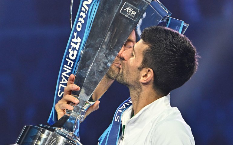 Djokovic vence Casper Ruud e iguala Federer como maior campeão do ATP Finals