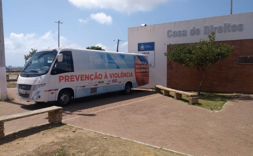Campanha de Entrega Voluntária de Armas volta às ruas e ônibus estaciona no Jacintinho