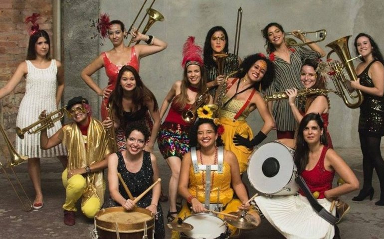 Luta contra preconceitos aproveita irreverência do carnaval