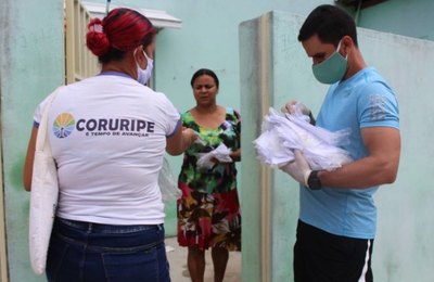 População coruripense começa a receber máscaras de proteção facial