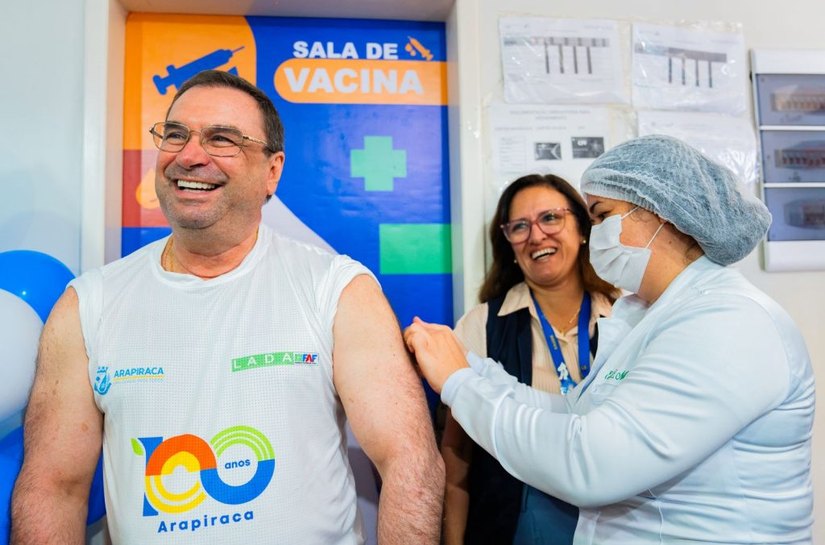 Prefeito Luciano Barbosa anuncia início de vacinação contra influenza para grupo especial