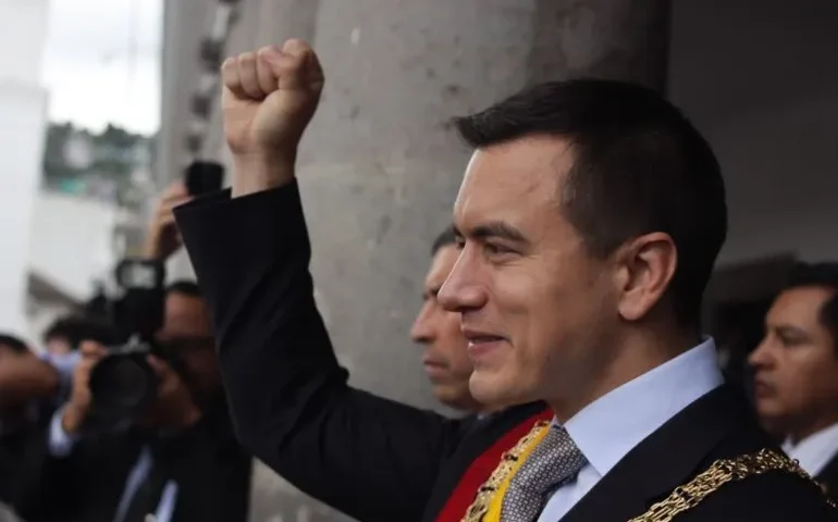 Np Equador, presidente Noboa e candidata esquerdista disputarão segundo turno