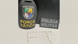 Homem é preso por tráfico de drogas na Orla da Atalaia, em Aracaju / Foto: Foto: SSP/Divulgação