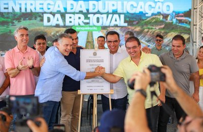 Em Junqueiro, Renan Filho entrega novo trecho da duplicação da BR-101; investimento foi de R$ 20 milhões