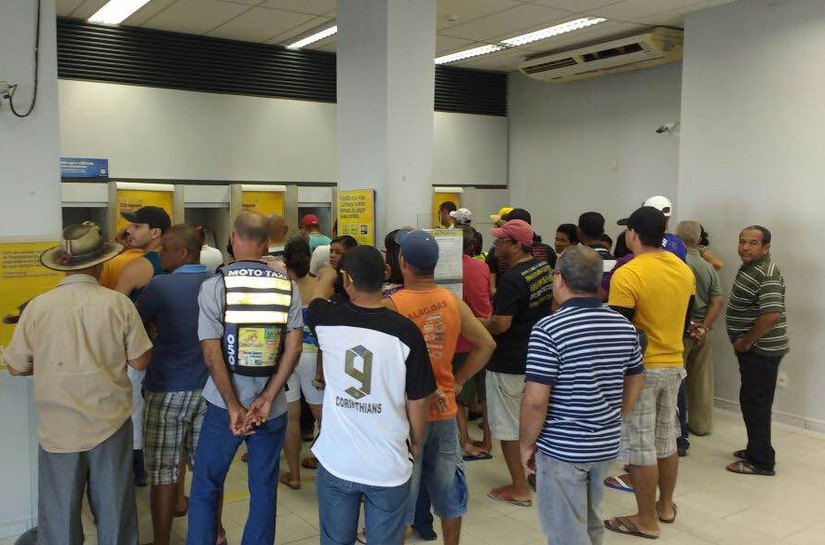 Servidores públicos de São Miguel dos Campos recebem seus pagamentos