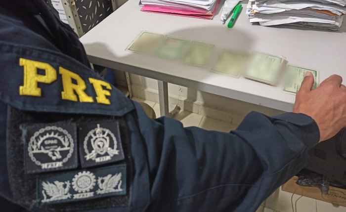 Elas tentaram sacar benefícios usando documentos falsos Elas tentaram sacar benefícios usando documentos falsos