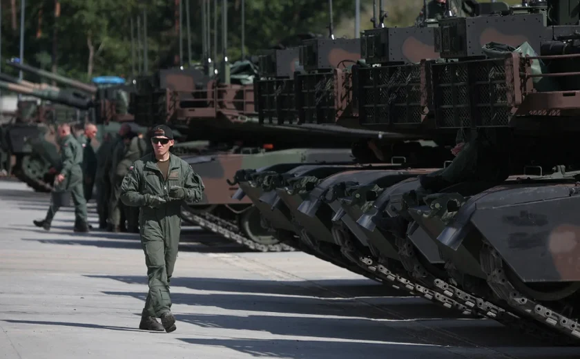 Polônia faz maior parada militar em décadas enquanto aumenta tensão em 'calcanhar de Aquiles' da Otan