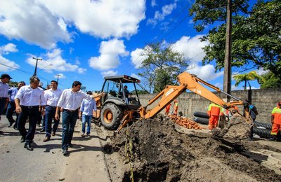 Rui faz vistoria em obras de drenagem e pavimentação na Via Expressa 