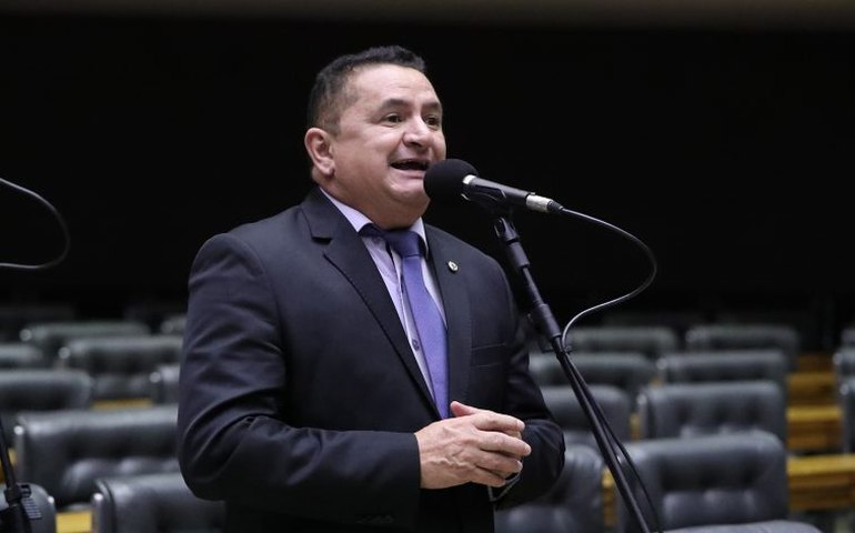 Comissão aprova projeto que inclui trabalho voluntário entre critérios de desempate em concursos