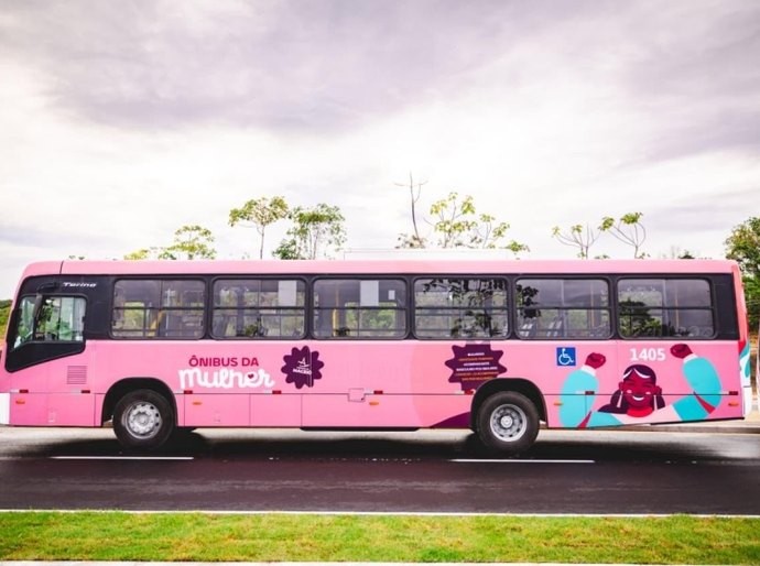 Ônibus da Mulher começa a circular nesta segunda ampliando segurança para passageiras em Maceió