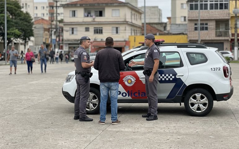 Homem é preso em SP por tentativa de feminicídio após esfaquear mulher em hotel