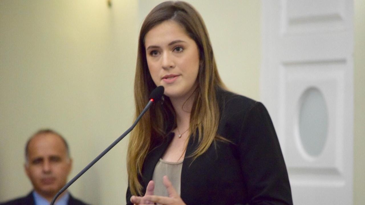 Rateio do Fundeb: deputada estadual Cibele Moura diz que defesa do professor deve ser constante
