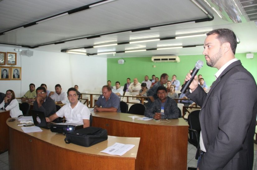 Secretário de Obras de Arapiraca participa de audiência na Câmara