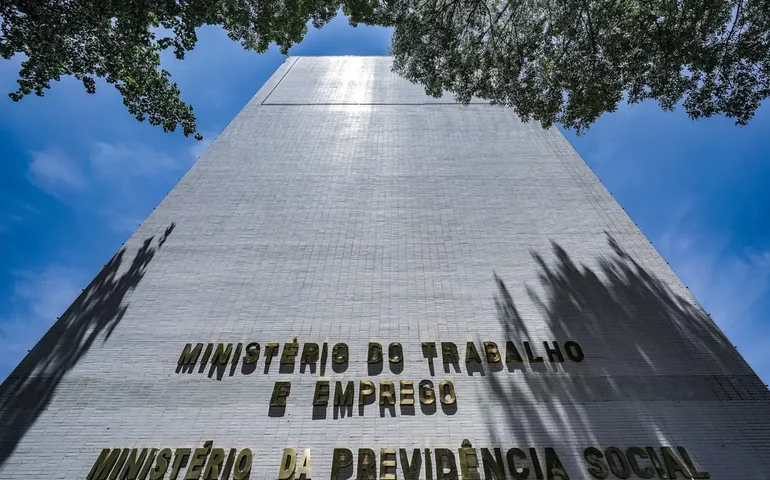 Ministério do Trabalho publica IN sobre igualdade salarial entre homens e mulheres