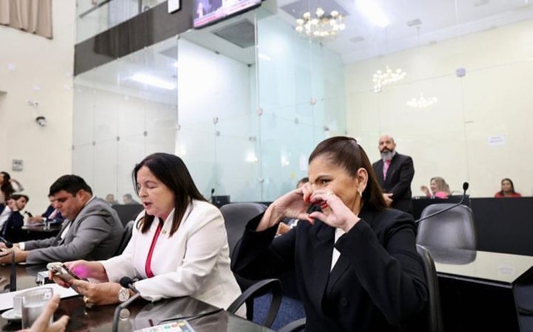 Ângela Garrote é empossada na Assembleia Legislativa em sessão concorrida