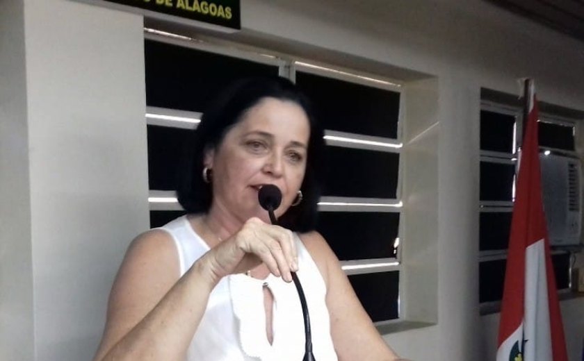 [VÍDEO] Vereadora reivindica calçamento de rua &#8220;esquecida&#8221; pela gestão