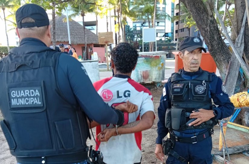 Guarda Municipal prende em flagrante suspeito de furtar tapumes de obra pública na Pajuçara