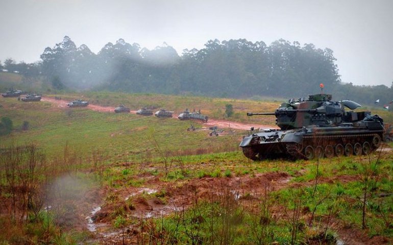 Lei permite doação de equipamentos militares do Brasil ao Paraguai