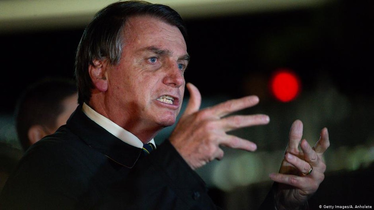 Bolsonaro diz que OMS parece partido político e ameaça deixar organização